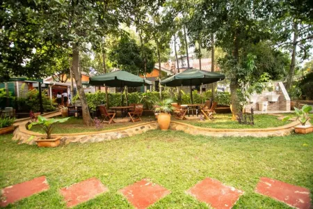 Lovely Garden Guest Home Отели в г. Кисуму