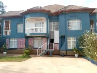 House - Sleeps 12 - Garden - Parking - Pets Ok - Kitchens