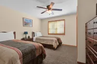 Lodges of the Lakes Hotel di 