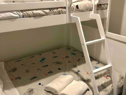 Hotham 3 Bedroom Apt - 24 Lawlers