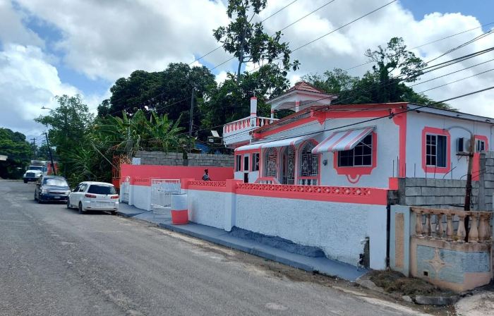 House - Sleeps 2 - Parking - Patio