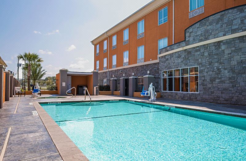 Holiday Inn Express & Suites Clute - Lake Jackson by IHG photo 2