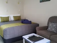 Avon City Motel Hotels near Groynes