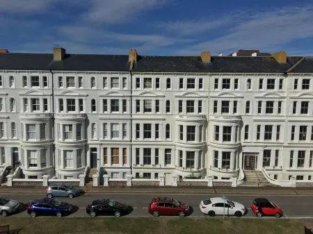 Da Vinci Eastbourne Отели рядом с достопримечательностью «Нешнел Траст - Берлинг Гэп энд Севен Систерс»