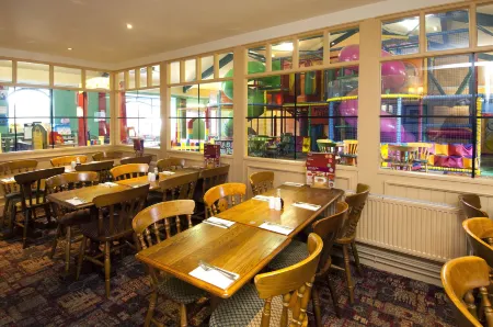 Premier Inn Llanelli Central West Отели рядом с достопримечательностью «The Golden Coast»