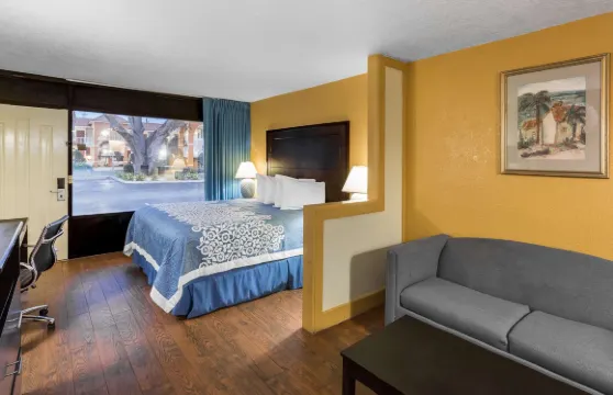 裏奇港戴斯酒店