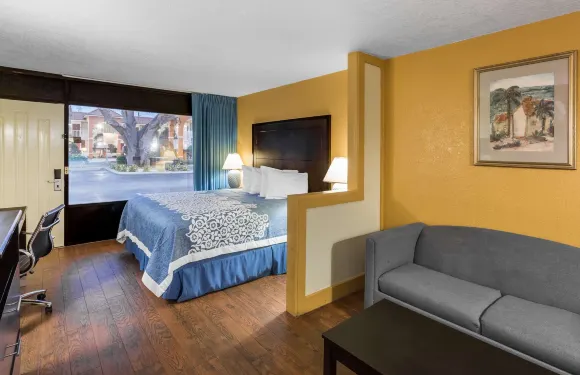 裏奇港戴斯酒店