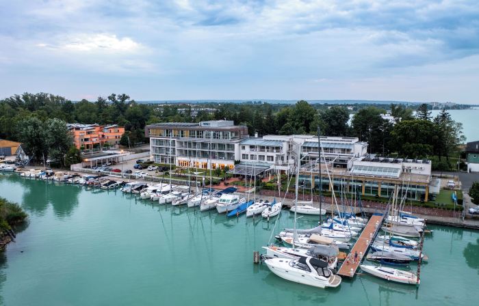 Hotel Yacht Wellness & Business