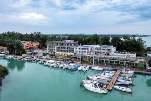 Hotel Yacht Wellness & Business Hotels in Siofok