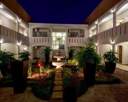 Desert Palace Hotel โรงแรมในอูปิงตัน