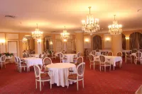 Hotel Mont Fébé Hotels in Lekié