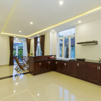 Pebble Homestay Hotels near Cantonese Assembly Hall