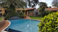 Jubilee Lodge Guest House - Private Pools