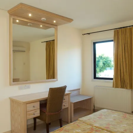 Senator Hotel Apartments