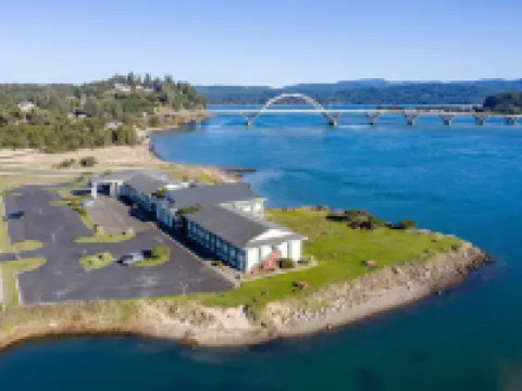 Waldport Bayfront Hotel & Restaurant Hotels in Waldport