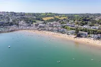 Swn Y Tonnau - Sea Front Apartment Spectacular Sea Views Parking Direct Beach Access - 3-Star