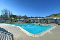Days Inn by Wyndham Novato/San Francisco - Pools