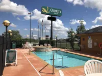 Quality Inn Donaldsonville - Gonzales - Swimmingpools
