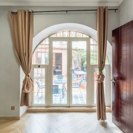 Portafortuna Guesthouse - Close to Colosseum