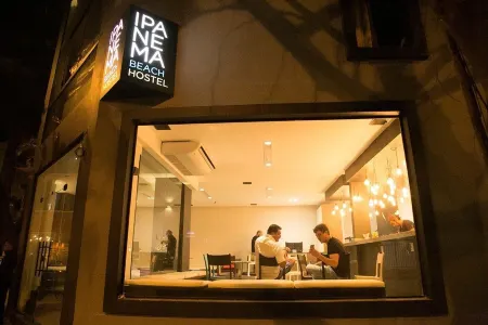 Ipanema Beach Hostel Отели рядом с достопримечательностью «Instituto Moreira Salles»