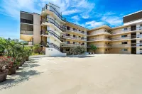 Kona Plaza#402