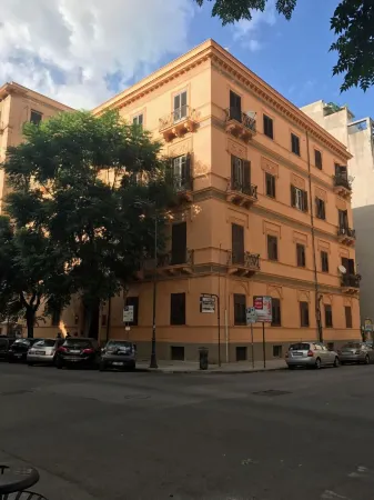 Family Affair Luxury Rooms&Suites Отели рядом с достопримечательностью «Palazzina Cinese»