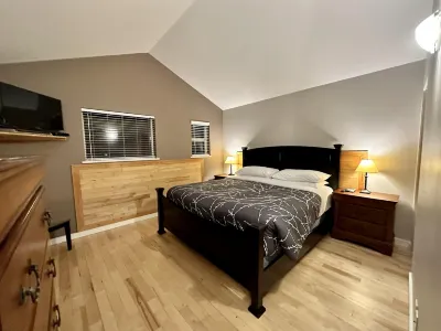 West Wind Cottage Hotels near Ucluelet Campground