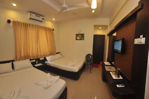 Royal Indu Hotel - parking