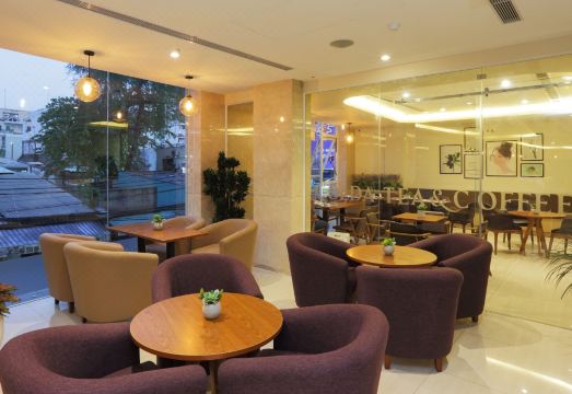 골다 호텔 로비