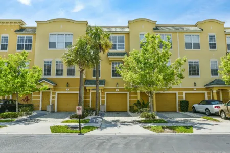 Orlando Resort Rentals at Universal Boulevard Отели рядом с достопримечательностью «Madame Tussauds Orlando»