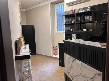 Parthenope Rooms Отели рядом со станцией PIAZZA GARIBALDI RAILWAY STATION