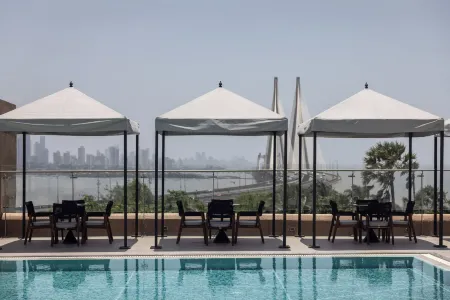 Taj Lands End Отели рядом с достопримечательностью «Кэпитал»