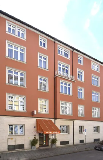 Hotel Adria München Отели рядом с достопримечательностью «Мюнхенская резиденция»