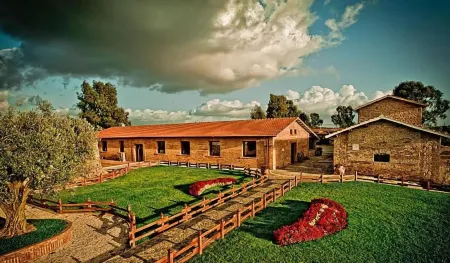 Il Borgo Ariccia Resort Отели рядом с достопримечательностью «Ponte di Ariccia»