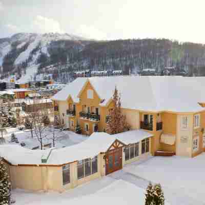 Hotel Chateau Bromont Hotel Exterior
