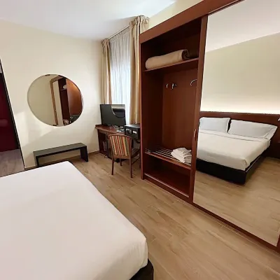 iH Hotels Milano Blu Visconti Hotels near Bisceglie Station