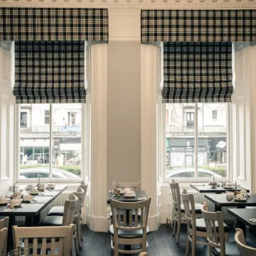 Royal West End Hotel Отели рядом с достопримечательностью «Больница «Гартнейвел»»