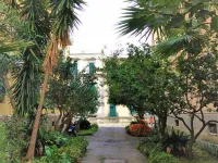Non CI Resta Che Napoli Hotels near Napulitanata