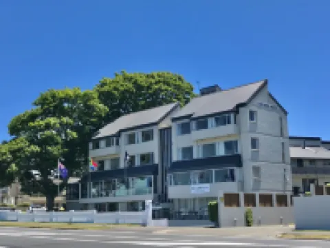 Tui Oaks Motel Hotel dekat Waipahihi Botanical Gardens