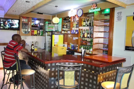 Laikipia Comfort Hotel Отели в г. Найяеруру