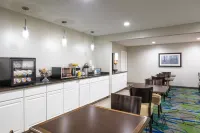 Days Inn by Wyndham Greenville - Bữa sáng
