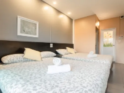 เดอะ บีช ชะอำ เรสซิเด้นซ์ โรงแรมในชะอำ