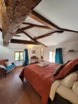 Les Portails Bleus Hotels in Lugny