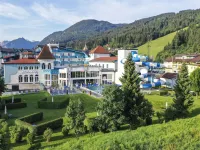 Schlosshotel Lacknerhof Hotels in Flachau