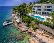 Beachfront Villa Seven Sins with Pool Hotels in 