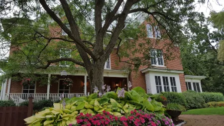 Round Barn Farm B & B Event Center