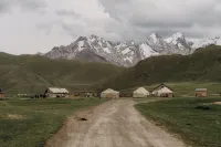 Visit Kel-Suu Yurt Camp Các khách sạn ở At-Bashi District