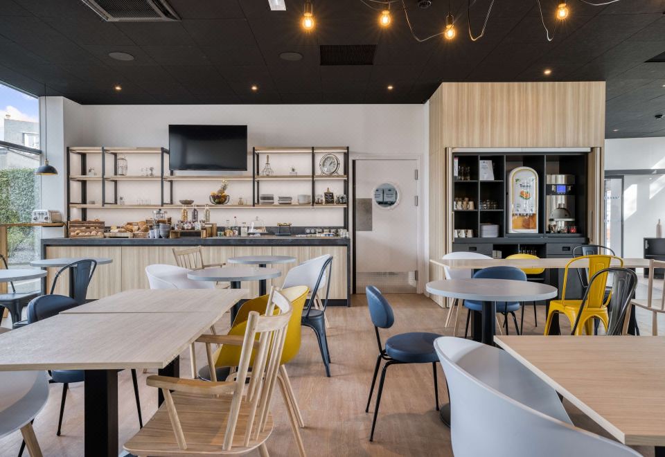 Hotel Campanile Rennes Sud Saint Jacques Over view