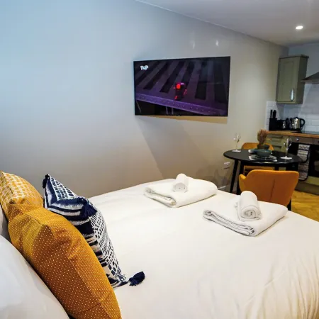 E2M Wisteria House Heathrow Free Parking