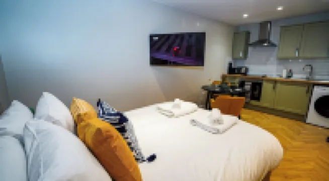 E2M Wisteria House Heathrow Free Parking Hotels in 